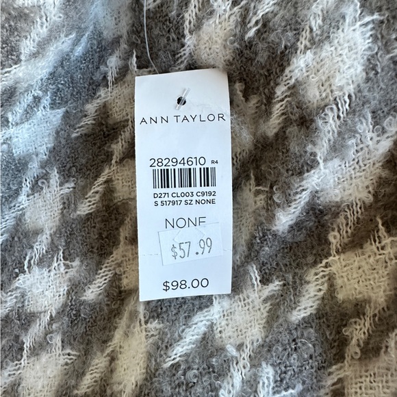 Ann Taylor cape grey white  textured houndstooth knit pattern one size NWT - Picture 12 of 12